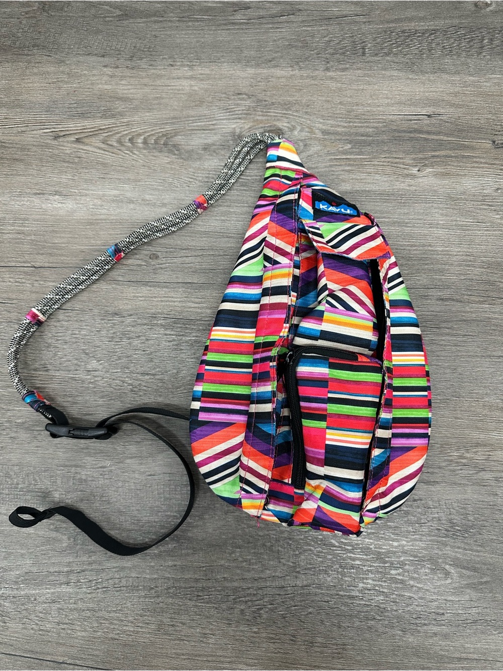 Kavu coastline blanket Bright Multicolor Striped Sling pack Bag new without tags
